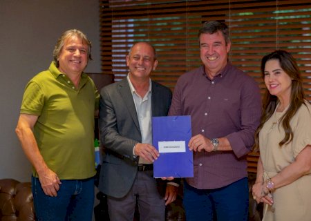 Caravina reforça apoio a Taquarussu em reunião com Governador e prefeito Clovis