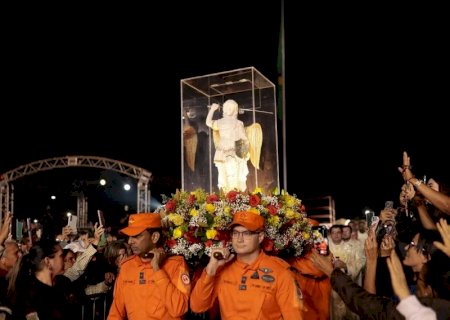 Imagem peregrina de São Miguel Arcanjo chega a Dourados para abertura dos 70 anos da Diocese