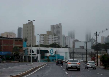 Frente fria mant&eacute;m chance de chuva e derruba os term&ocirc;metros neste s&aacute;bado