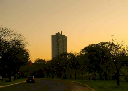 Quinta-feira ser&aacute; de calor de at&eacute; 37&deg;C, tempo seco e rajadas de vento em MS