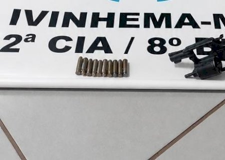 Homem é preso com revólver de numeração suprimida após ameaça em Ivinhema