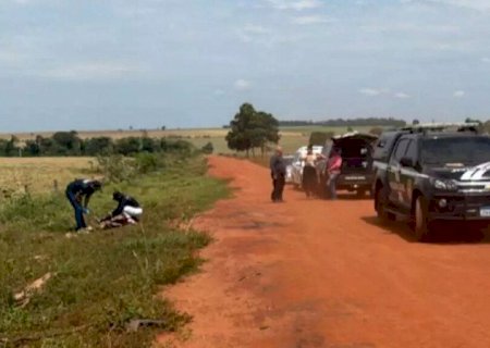 Homem é encontrado carbonizado e com marcas de facadas em estrada rural