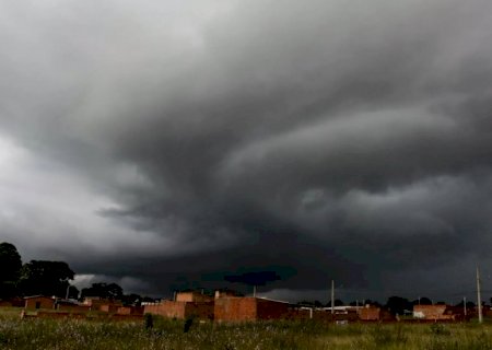 Após temporal, Campo Grande tem alerta de novas chuvas e ventos de até 100 km/h nesta sexta