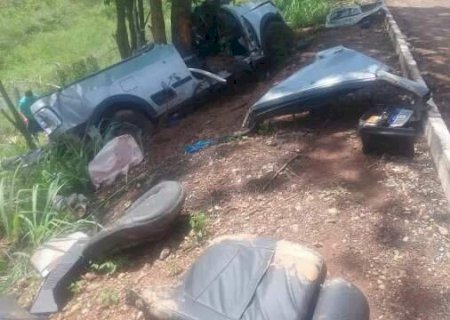 Saveiro se parte ao meio em acidente com duas pessoas em estado grave>