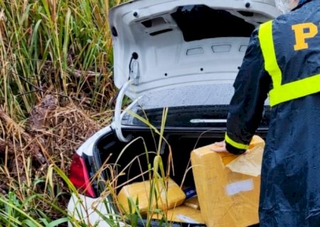 Fuga em alta velocidade termina com apreensão de 202 quilos de maconha em Bataguassu